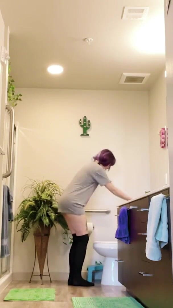 Sometimes a Kutie Is Too Sleepy to Pee Straight! (Kactus kutie)