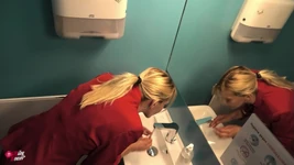 Si jalang pejabat blonde dikongkek dalam tandas syarikat!!