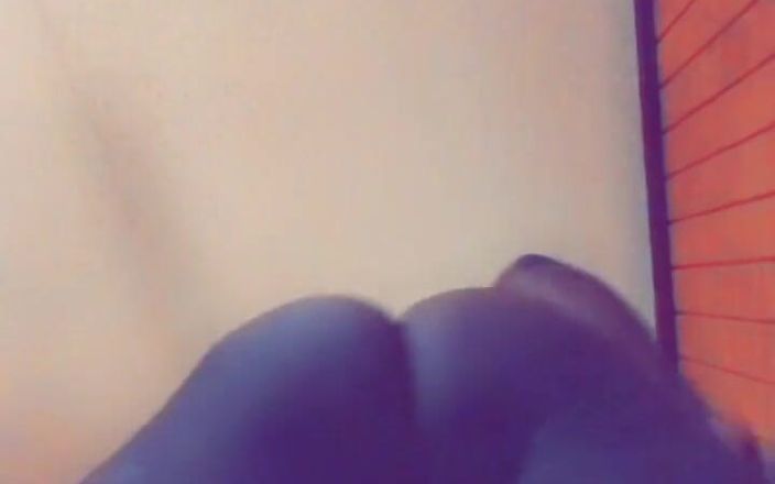 Juicy the houdini: Deja que mi semen gotee todo en tu boca