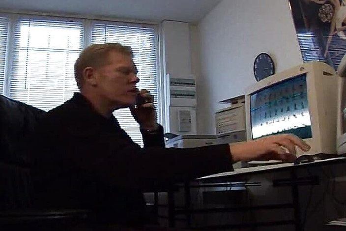 Monde Francais: Неслухняну французьку секретарку відтрахав її бос і його клієнт