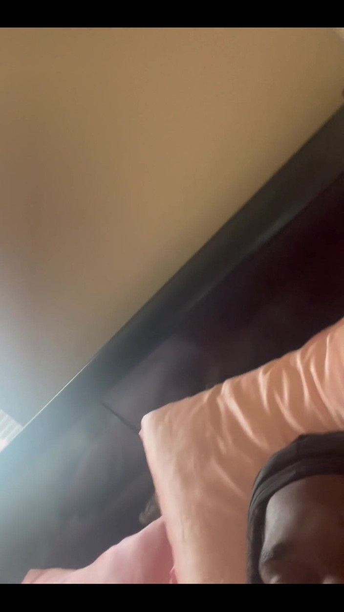 Talk to menasty 69: Sno chupou meu pau até eu foder