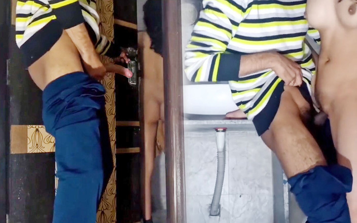 yessbooty: 私がシャワーを浴びているお尻の友達を見ていることに気付いた後、彼女は私とセックスすることになりました