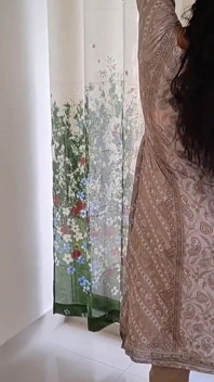 Esguicho sem roteiro explode em noite de quarto privado