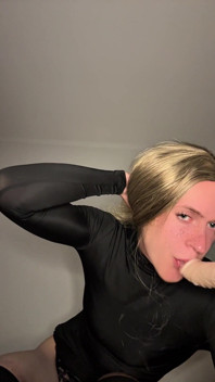 Pequena Femboy sendo uma boa garota