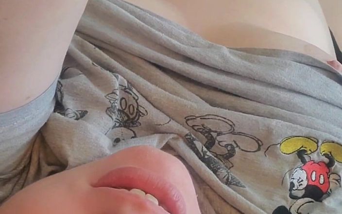 KinkyKatie: 당신은 쉽게 산만합니까? 나는 내가 알고있다! 특히 당신이 나에게 사진을 보낼 때!