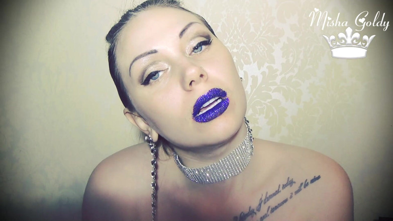 Goddess Misha Goldy: Labios azules brillantes glamorosos