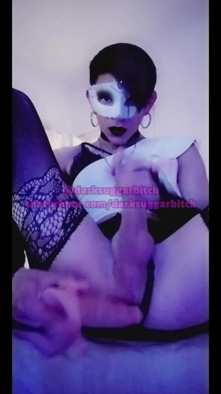 darksuggarbitch: 시시 펨보이가 스스로를 만지고 딜도를 타다가 폭발한다