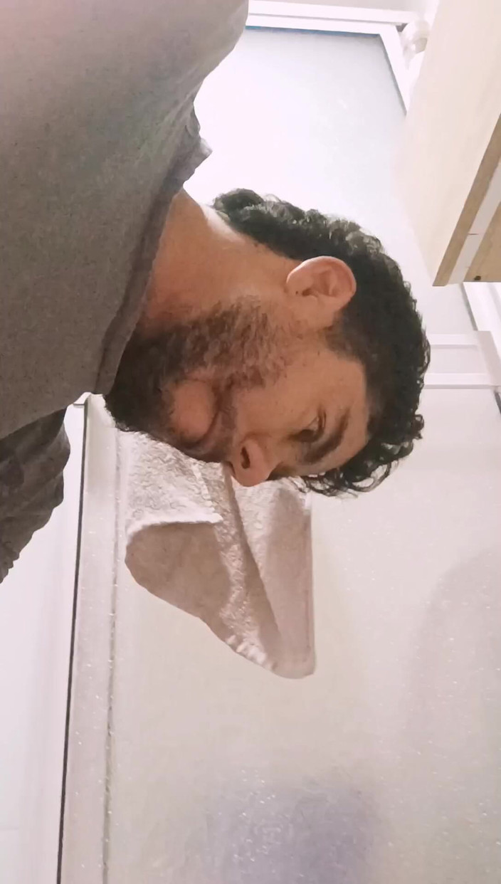 Tommhot: Aku suka kencing. Lihat kompilasi kencing yang nikmat ini.