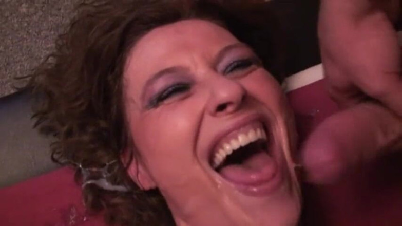 Mature Climax - 100% Mature Videos: Reife dame in halterlosen latexstiefeln von ehemann gefickt