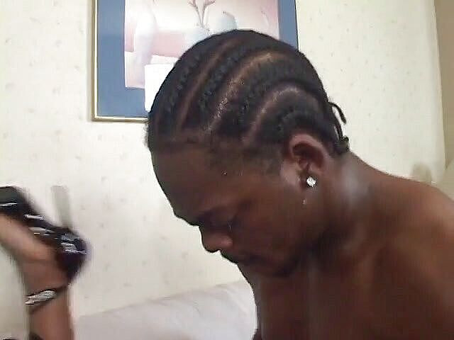 Hot and Wet: Memek semok cewek kulit hitam rambut pirang dientot habis-habisan