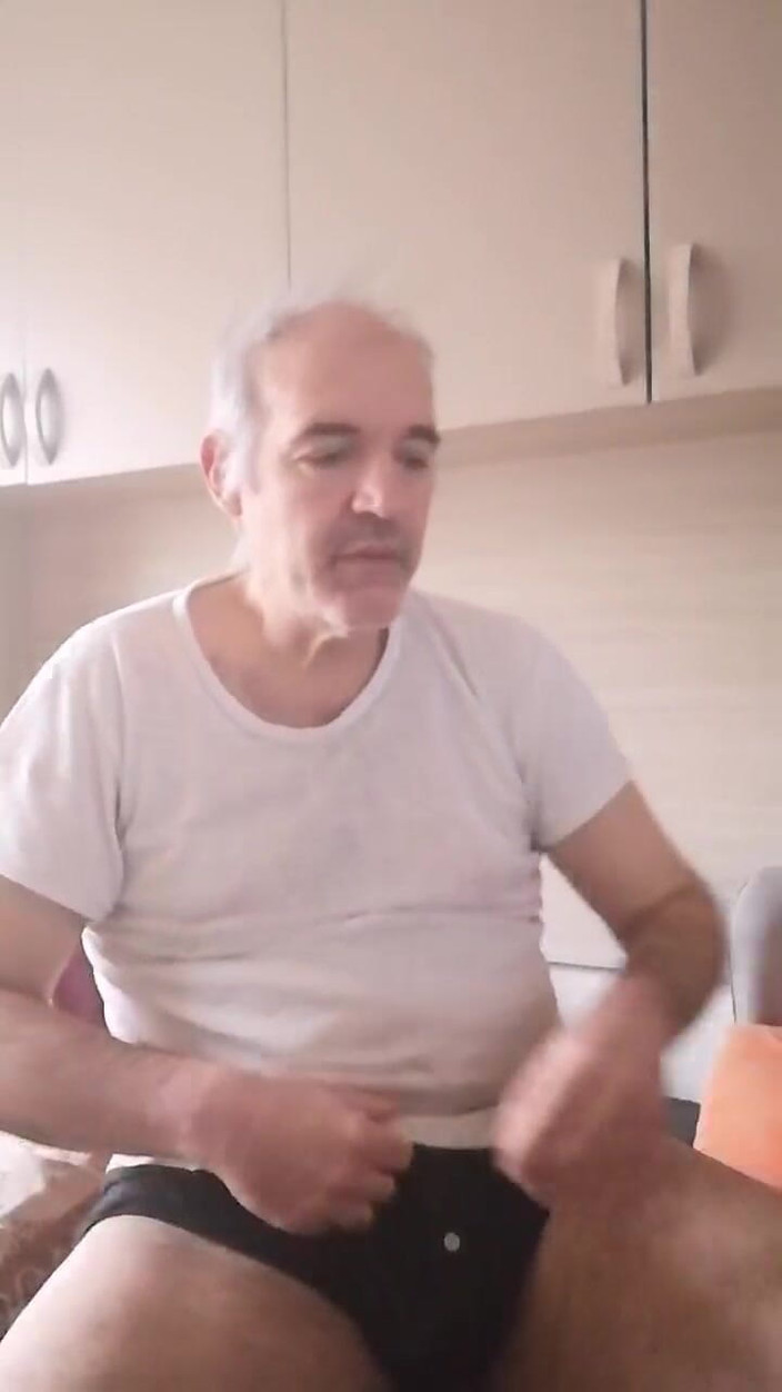 Setesesso7: Honí jsem si svého tvrdého ptáka, chčiju dvakrát do prázdné...