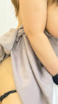 Soy tu hermanastra de grandes tetas y montaré polla hasta que por favor te corras dentro de mí mientras mis grandes tetas rebotan