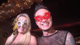 Hon vill gå på fest. Tyska