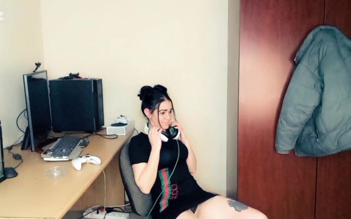 Mysticbabe8: Un tip fute o fată care se joacă