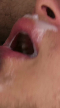 Roztomilý kluk tvrdě šuká