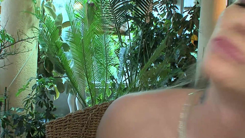 DARVASEX: 热辣的屁股场景-3 丰满的金发爱丽丝喜欢被后入