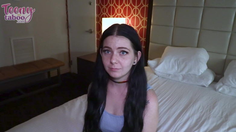 Teenytaboo: Lily la ragazza delle vendite anale