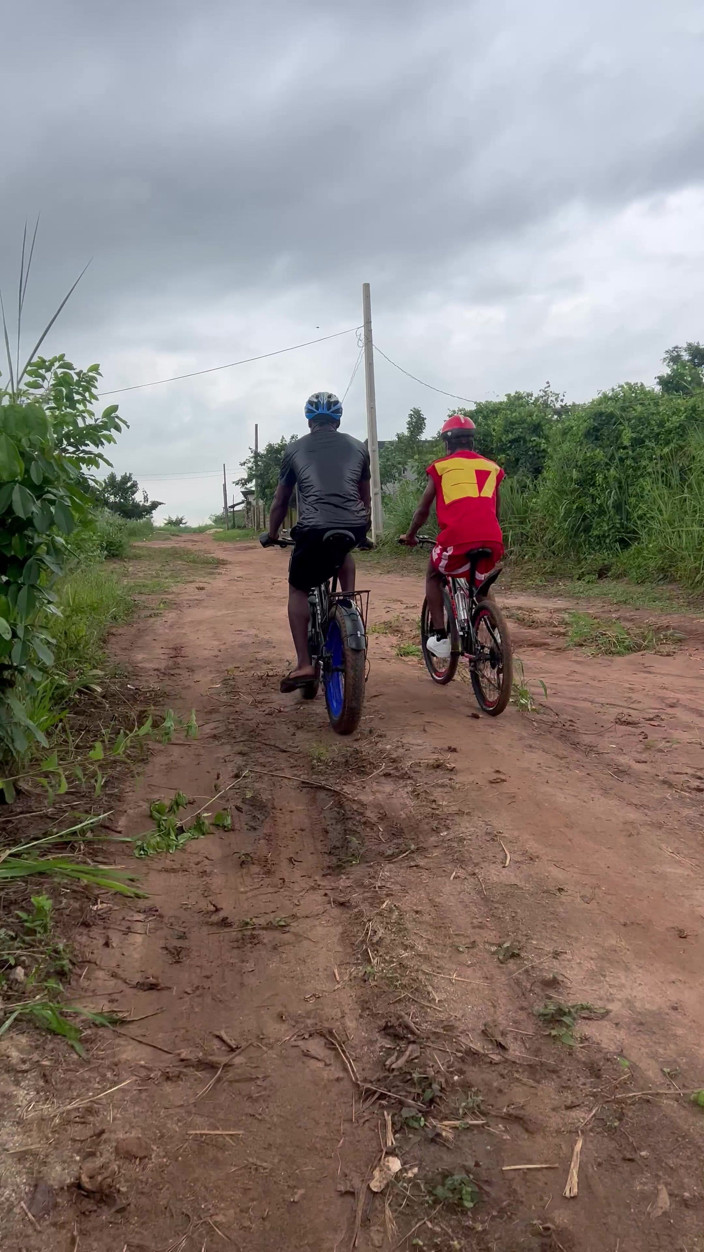 Black thug 20k: We Decide to Take a Rest After the Bicycle Ride
