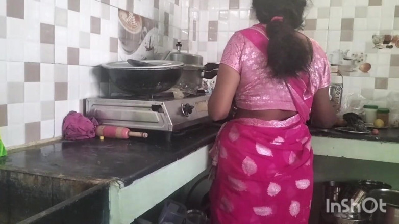 Funny couple porn studio: Baise tamoule dans la cuisine