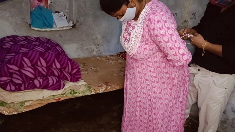 Yourgeeta8899: devar ke saath masti karte hue bhaabhi ki gand hilaakar...