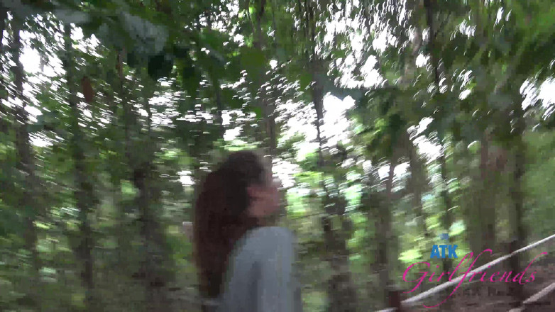 ATK Girlfriends: Wszędzie Elena miga tyłkiem i wie, co ci robi