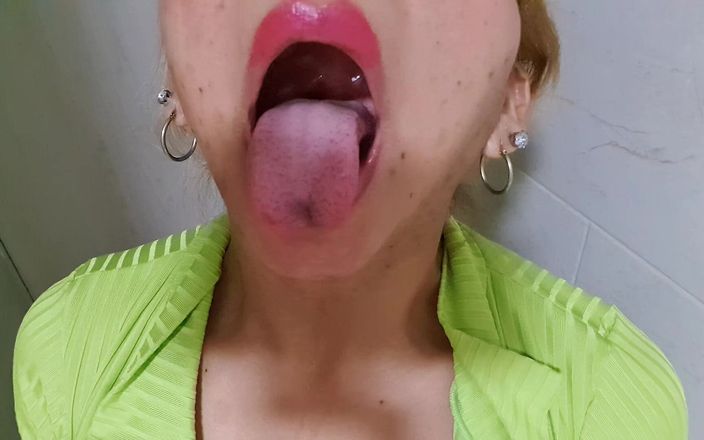 AgataDelphine: Me gusta chuparme los dedos