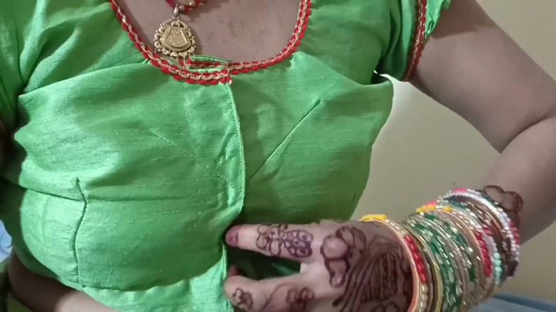 Lalita Singh: Indiana casada bhabhi quarto fodendo meio-irmão apertado pussy clear hindi...