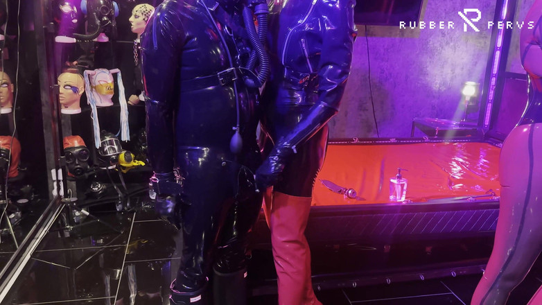 Rubber pervs: Perverser im Vakuumturm mit Ava Fetishart Ficken - Teil 2