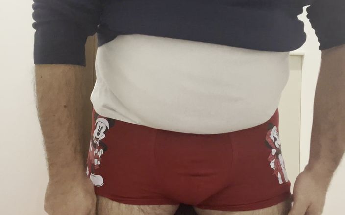 Diapers_MD: Толстушка писает с маленьким хуем