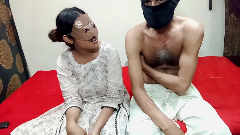 MehwishButt: 大胸部印度女大学生被她的老师狠操