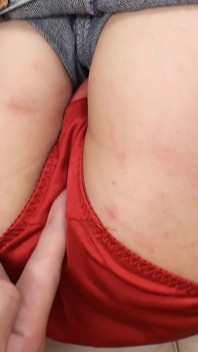 Permainan dubur dan tembusan berganda mengongkek awek Jepun seksi dalam seks bertiga JAV