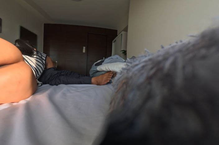 Aiko Maine: VR 居心地の良いベッド 360 後ろから POV