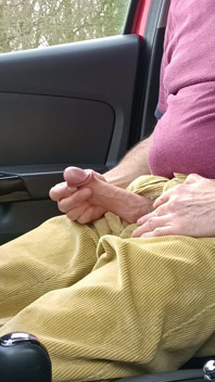 Spermă rapidă purtând cordoane parcate la Layby de croazieră