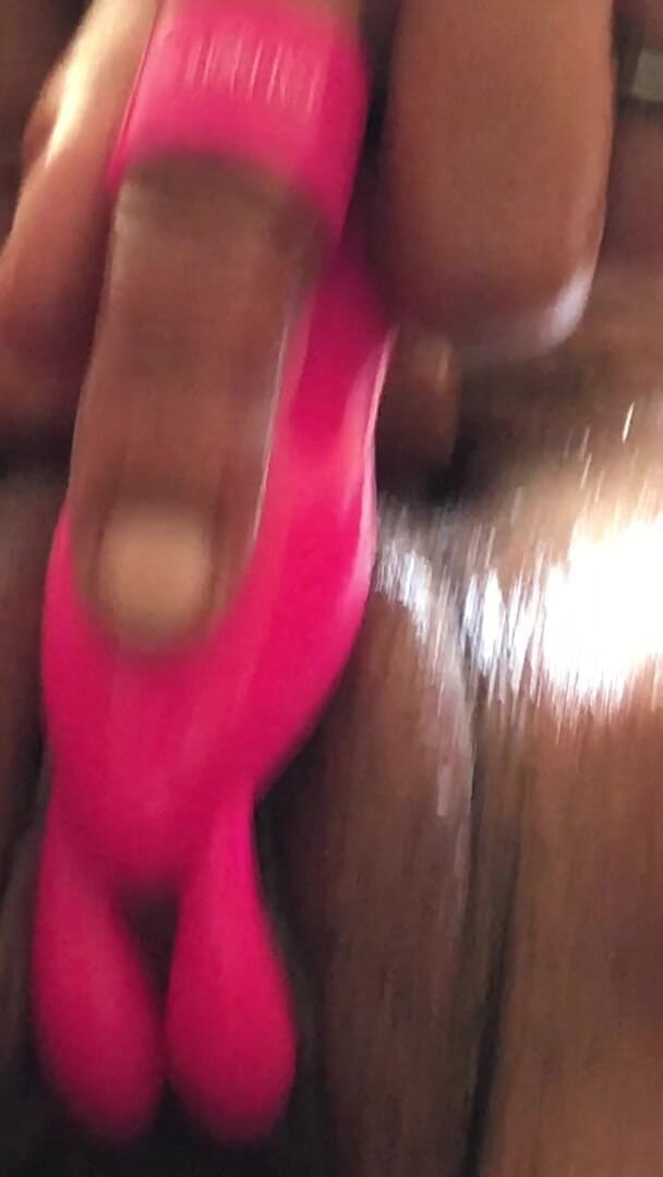RobbieBobbie: BBC Meets Creamy Pussy