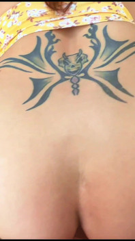Muie în curtea din spate Episodul 2 o matură sexy mai tânără suge pula și este futută