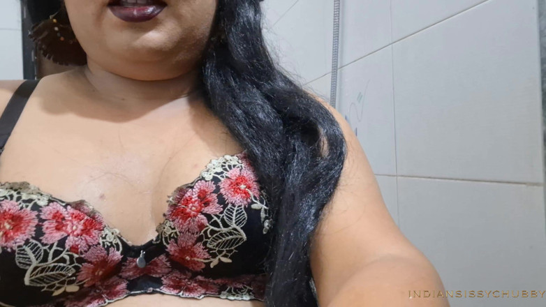Indiansissychubby: มาร่วมอาบน้ํากับฉันสิ