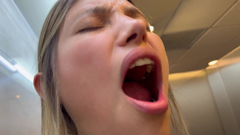 scarlettandc: Chupé la vagina de la mujer que conocí en el...