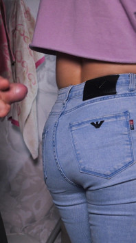 Runkar av och kommer på My Maid's Denim Ass (gratis användning)
