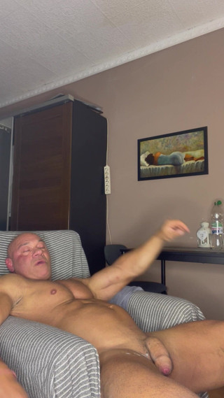 Mr. Guru: Kulturista si honí domů