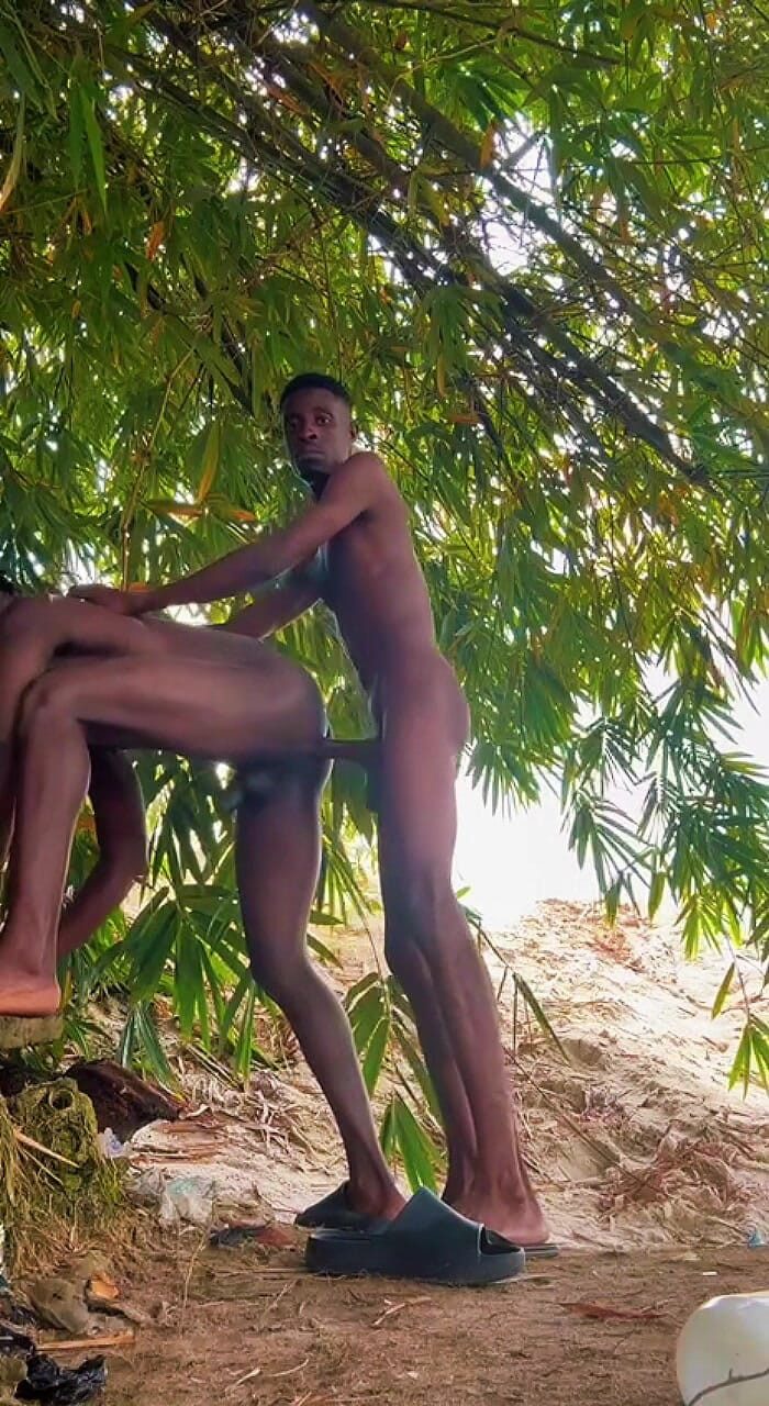 Black shooterr: Unter Dem Baum.. Auf Der Straße Beim Sex
