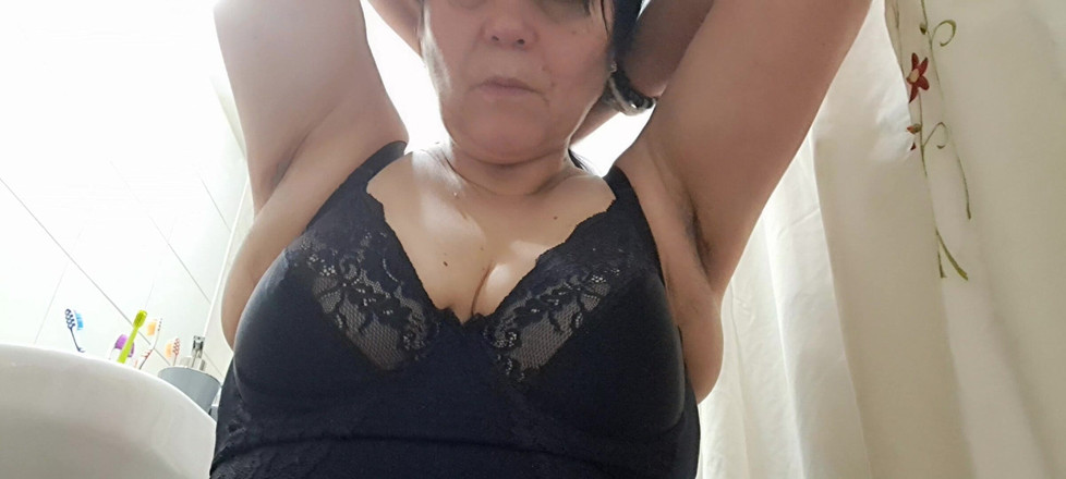 Mommy big hairy pussy: Mif的乳房和坚硬的