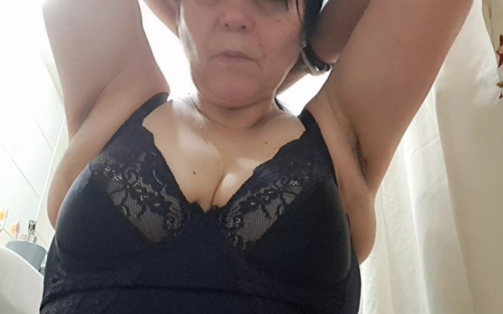 Mommy big hairy pussy: Pecho y pezones duros de mif