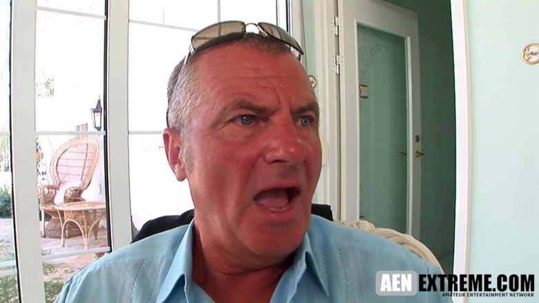 AEN Extreme: Üvey kızı büyük bir sürtük ve bir ders verilmesi gerekiyor