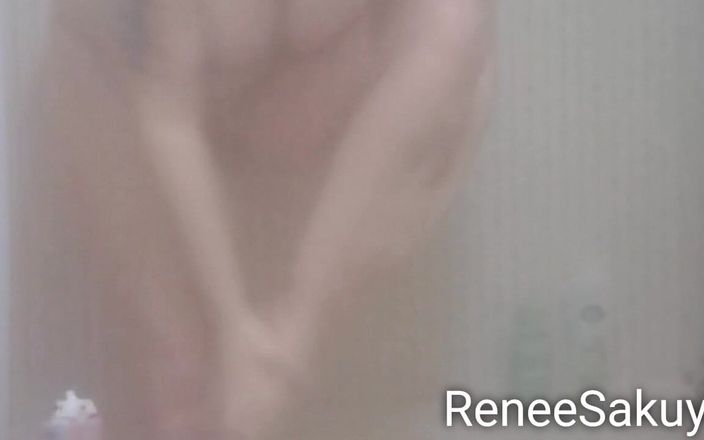 Renee Sakuya: Prysznic i golenie