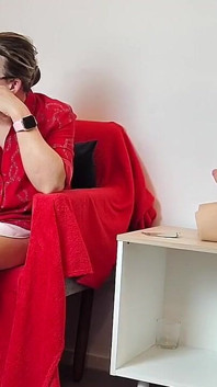 Babcia Iolanda chciałaby dowiedzieć się, jak korzystać z telefonu komórkowego