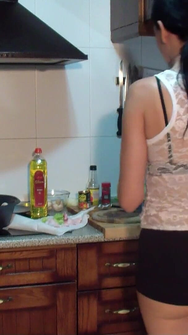 Sexy Cooking with Me (Spaingirl Natalie)
