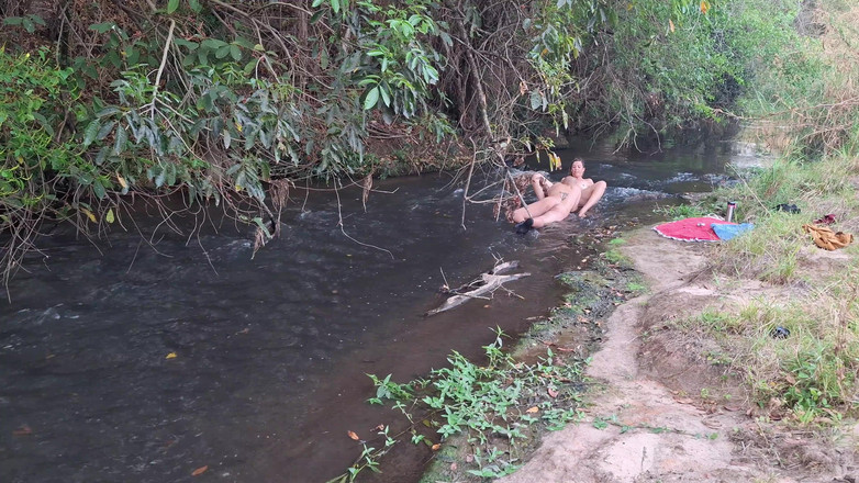 Gabi SweetCouplesStories: Незнакомцев застукали за сексом у водопада.