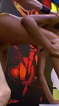 Allarme gangbang: Prende 10 cazzi senza sosta - non ci credi!