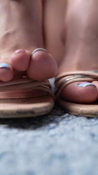 Giantess Feet Are in Tiny City! Will the Tiny Disappear?