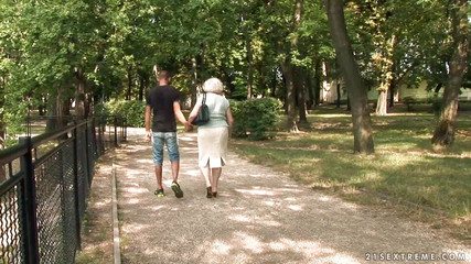 Mature Climax - 100% Mature Videos: Pizda păroasă a bunicii forată adânc de un tânăr